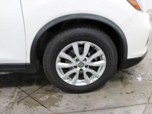 Used 2020 Nissan Rogue SV FWD image 35