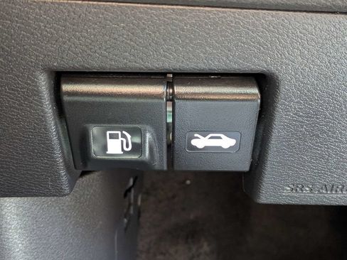 Used 2020 Nissan Kicks SR w/ SR Premium Package FWD image 23