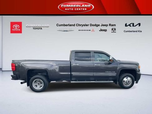 Used 2015 GMC Sierra 3500 Denali w/ Duramax Plus Package image 9