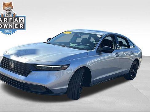 Certified 2025 Honda Accord SE image 3