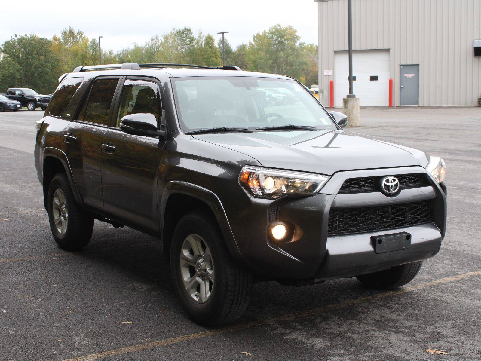 Used 2019 Toyota 4Runner SR5 Premium AWD/4WD image 3