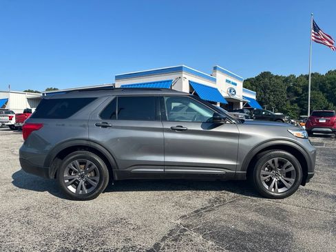 Used 2024 Ford Explorer XLT w/ Equipment Group 202A AWD/4WD image 2
