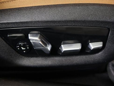 Used 2022 BMW M550i xDrive M550i xDrive w/ Premium Package image 39