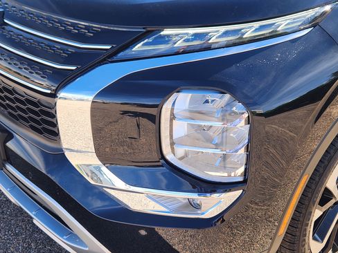 New 2025 Mitsubishi Outlander SE image 5