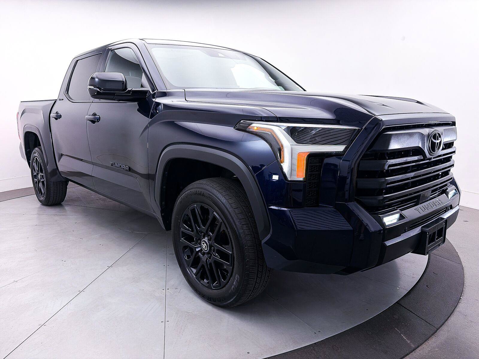 Used 2025 Toyota Tundra Limited AWD/4WD image 14