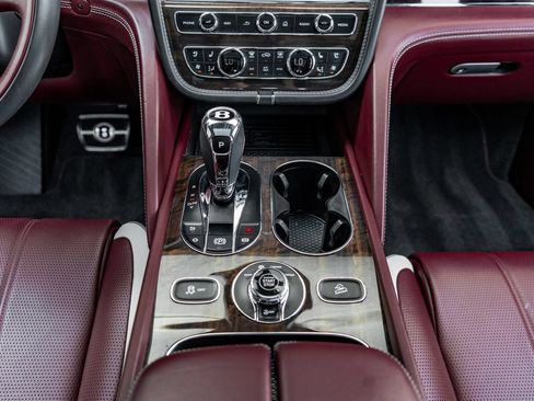 Certified 2024 Bentley Bentayga AWD/4WD image 33