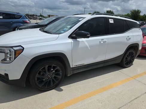 Used 2023 GMC Terrain SLT w/ Tech Package FWD image 13