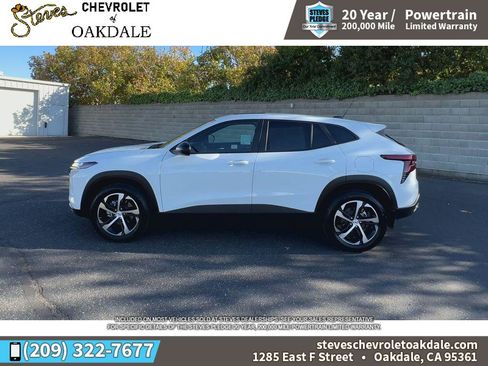 Certified 2025 Chevrolet Trax RS w/ Sunroof Package image 7