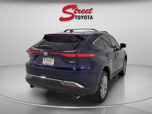 Certified 2024 Toyota Venza XLE image 4