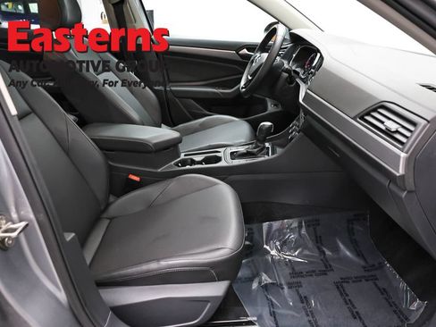 Used 2020 Volkswagen Jetta SE w/ SE Cold Weather Package FWD image 24