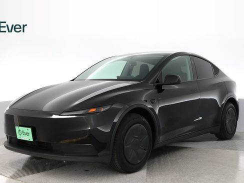 Used 2026 Tesla Model Y 2WD image 2