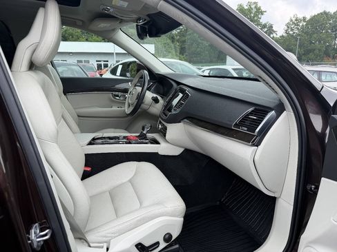 Used 2018 Volvo XC90 T6 Momentum w/ Convenience Package AWD/4WD image 13