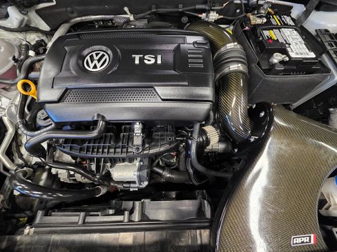 Used 2018 Volkswagen GTI SE w/ SE Leather Package FWD image 41