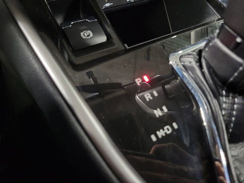 Used 2021 Subaru Outback Premium image 15