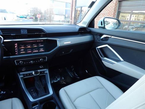 Used 2021 Audi Q3 2.0T Premium Plus w/ Premium Plus Package image 16