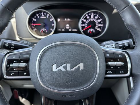 Used 2024 Kia Carnival LX FWD image 23