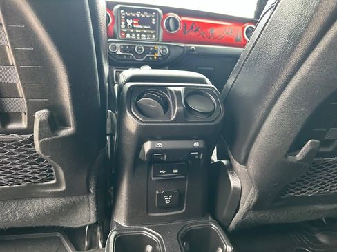 Used 2020 Jeep Gladiator Rubicon w/ Dual Top Group AWD/4WD image 31