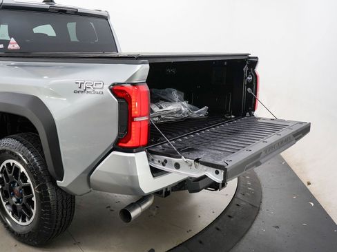 Used 2026 Toyota Tacoma TRD Off-Road AWD/4WD image 9