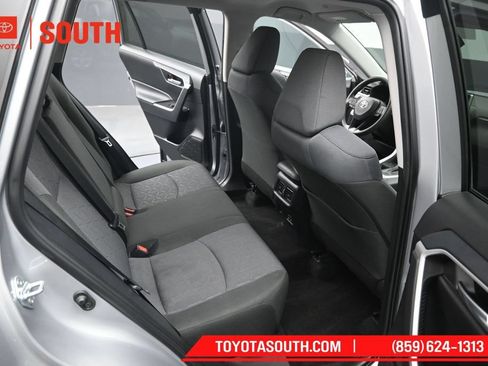 Used 2025 Toyota RAV4 XLE AWD/4WD image 29