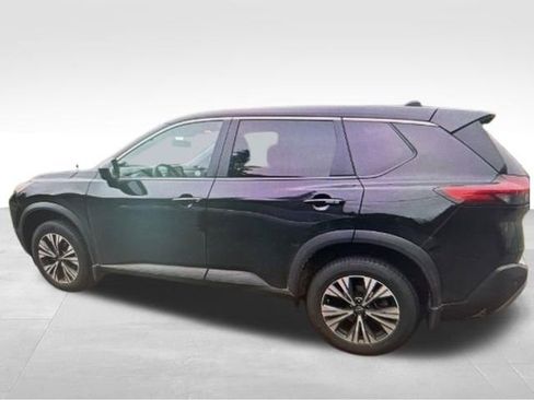 Used 2023 Nissan Rogue SV image 4