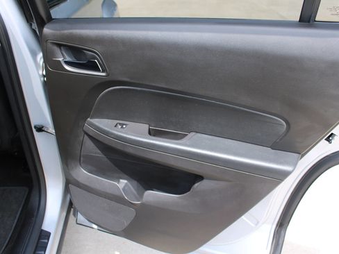 Used 2010 GMC Terrain SLE FWD image 25