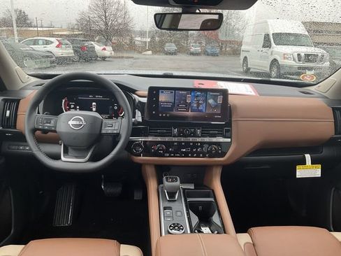 New 2026 Nissan Pathfinder Platinum image 12