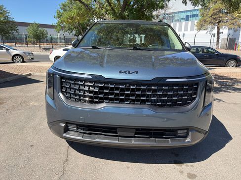 Used 2025 Kia Carnival SX Prestige FWD image 2