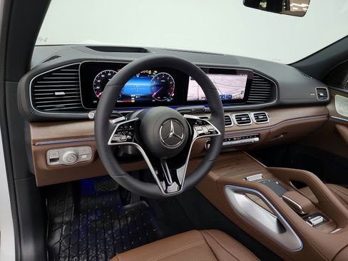New 2026 Mercedes-Benz GLS 450 4MATIC image 9