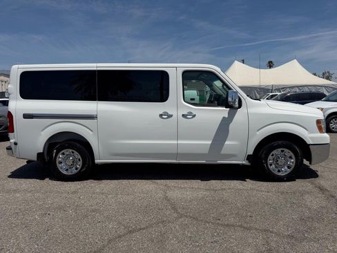 Used 2015 Nissan NV 3500 SV w/ Technology Package RWD image 4