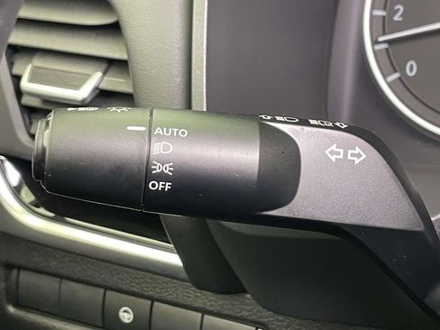 Used 2025 Nissan Rogue SV AWD/4WD image 37