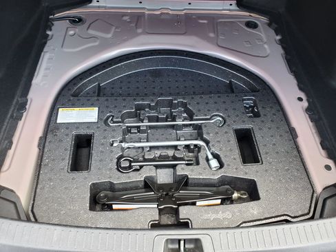 Used 2021 Toyota Corolla SE w/ Carpet Mat Package (TMS) image 56