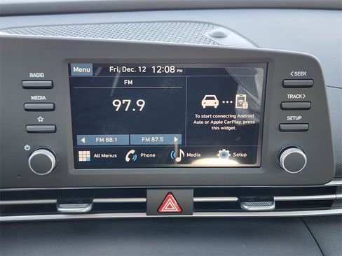 New 2025 Hyundai Elantra SE image 17