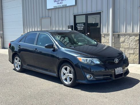 Used 2012 Toyota Camry SE image 1
