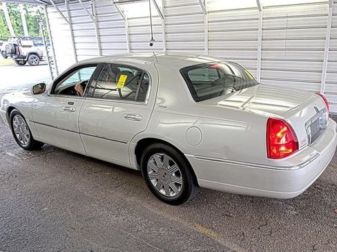Used 2004 Lincoln Town Car Ultimate RWD image 3