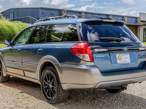 Used 2009 Subaru Outback 2.5i Limited w/ Popular Equipment Group 1C AWD/4WD image 3