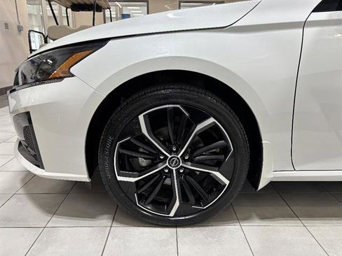 Used 2024 Nissan Altima 2.5 SR w/ SR Premium Package AWD/4WD image 7