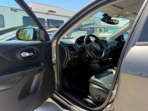 Used 2021 Jeep Cherokee Trailhawk w/ Technology Group AWD/4WD image 15