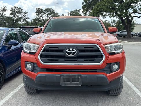 Used 2017 Toyota Tacoma SR5 w/ Tow Package AWD/4WD image 2