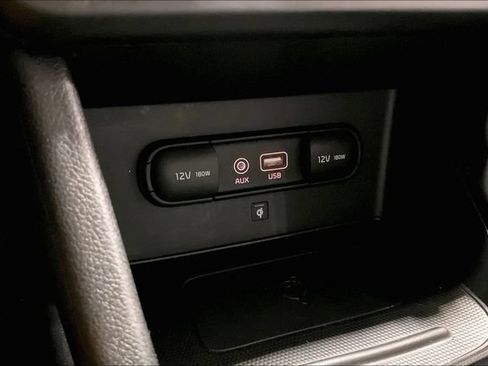 Used 2018 Kia Niro Touring FWD image 34