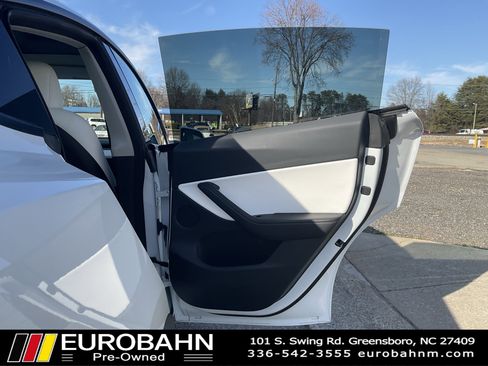 Used 2022 Tesla Model Y Performance image 17