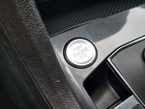 Used 2019 Volkswagen Tiguan SE w/ Panoramic Sunroof Package image 21