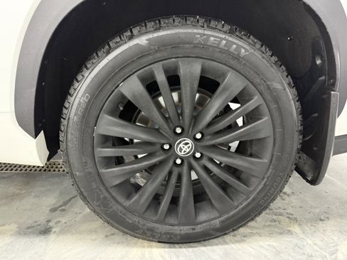 Used 2021 Toyota Highlander Platinum image 29