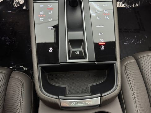 Used 2023 Porsche Macan image 31