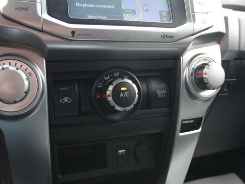 Used 2015 Toyota 4Runner SR5 image 32