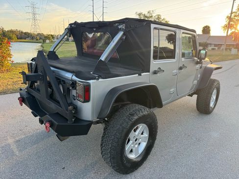 Used 2013 Jeep Wrangler Unlimited Rubicon image 4