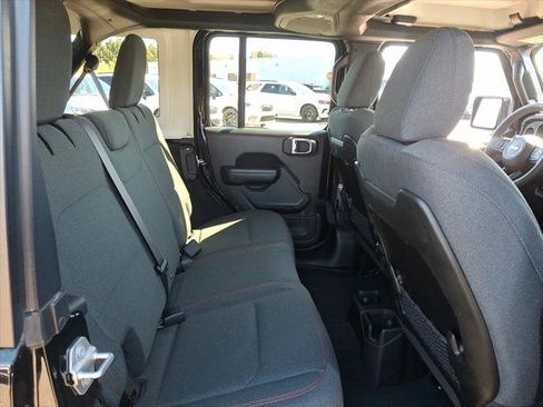 Certified 2025 Jeep Wrangler Unlimited Rubicon image 15