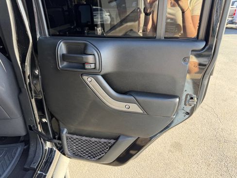 Used 2018 Jeep Wrangler Unlimited Sport S AWD/4WD image 17