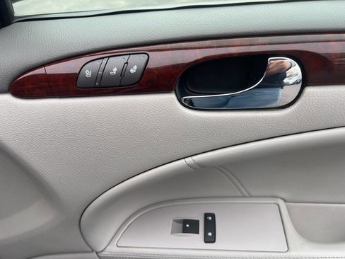 Used 2007 Buick Lucerne CXL image 35