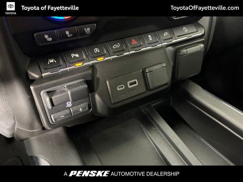 Used 2021 GMC Sierra 1500 Denali w/ Technology Package AWD/4WD image 32
