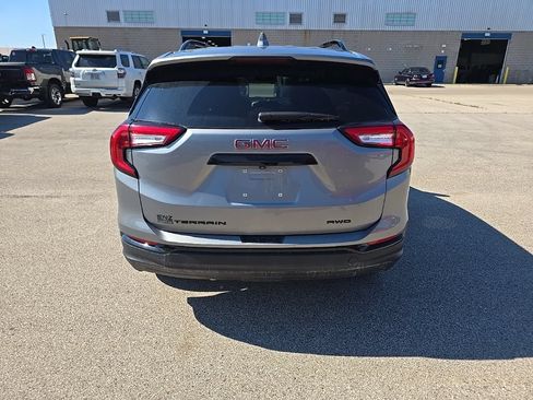 Used 2024 GMC Terrain SLE w/ GMC Pro Grade Package AWD/4WD image 5